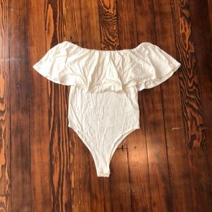 Off-shoulder white leo!